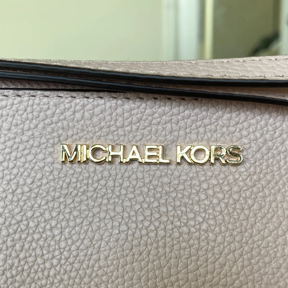 Michael Kors Pink Jet Set Leather wristlet clutch - Picture 2 of 10